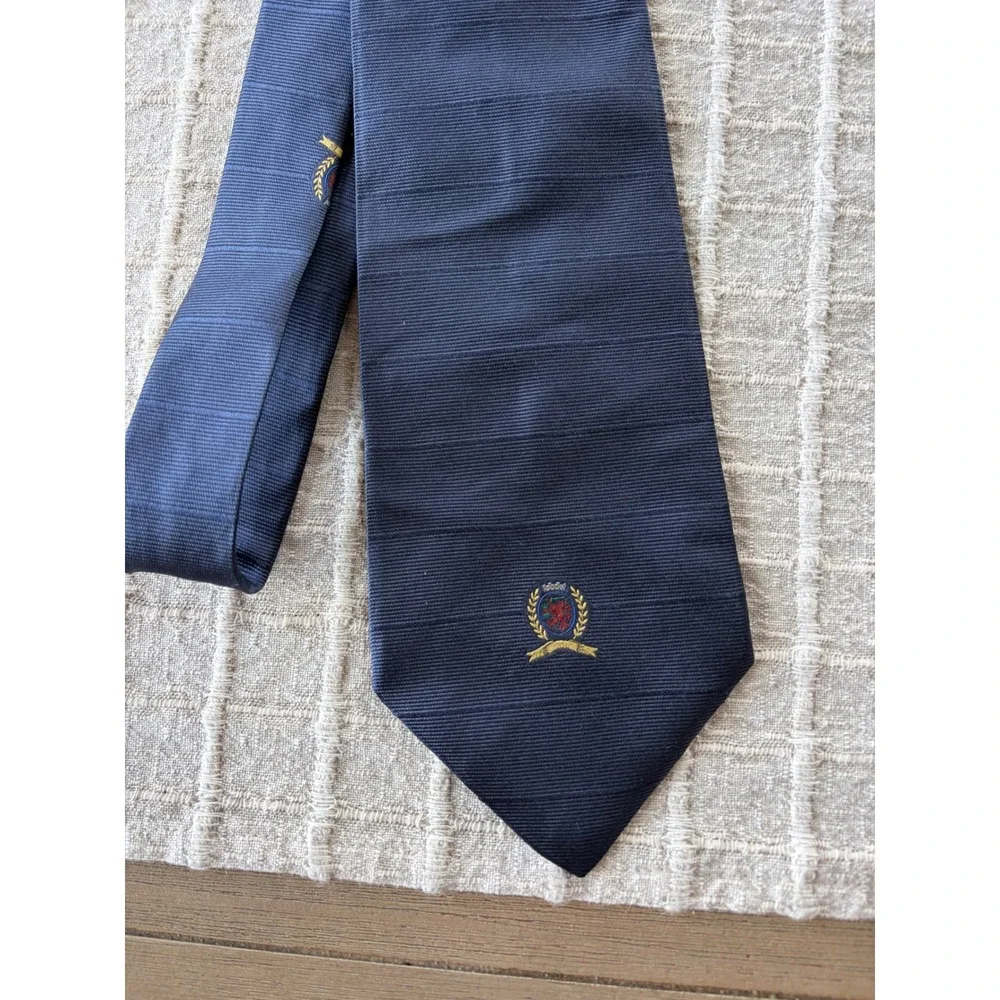 90's Tommy Hilfiger navy blue crest silk neck tie, made in the USA